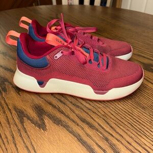 While On Earth men's move trainer in beet / oat mens size 7 women’s size 8.5